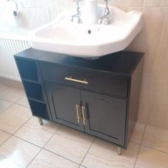 Undersink bathroom vanity