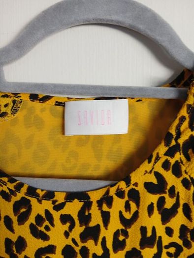 savida 1980s style leopard dress with side shoulder button detail