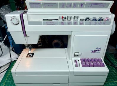 PFAFF Edition 130 Dual Transport (IDT) Heavy Duty Domestic Sewing Machine - Just fully serviced - Excellent condition - German made quality