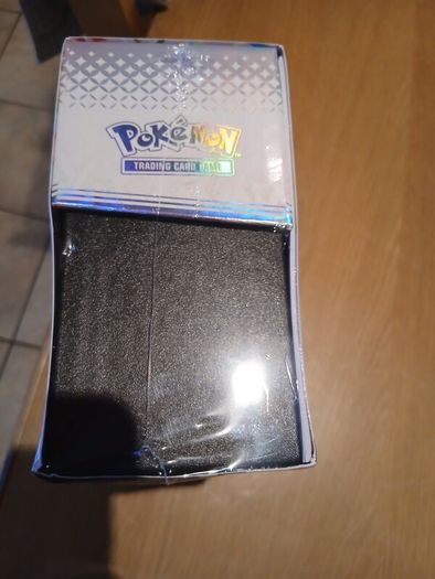 Pokemon Prismatic Evolution ETB
