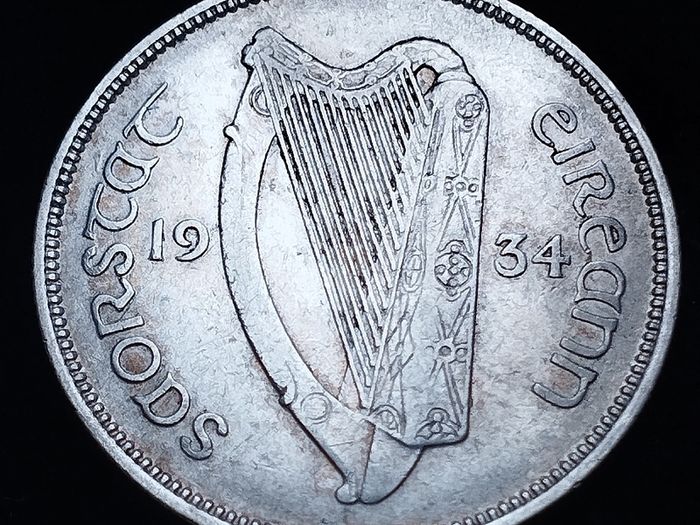 #779 - Ireland - 1934 - Florin - Silver - Scratches - KM.7