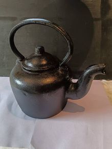 5.5 kgs Vintage Cast Iron Fireside Teapot