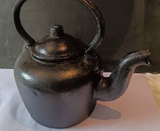 5.5 kgs Vintage Cast Iron Fireside Teapot