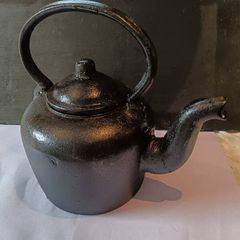 5.5 kgs Vintage Cast Iron Fireside Teapot