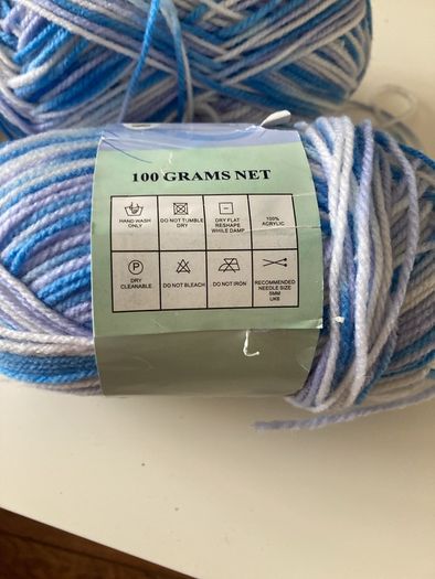 200g of blue and white wool