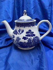 Barratts Blue Willow teapot