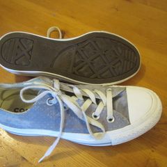 Converse    size 4