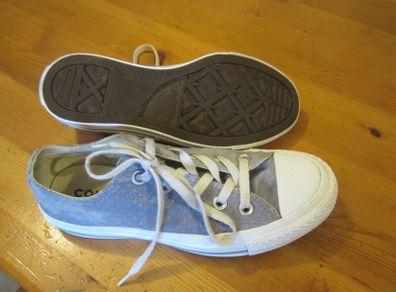 Converse    size 4