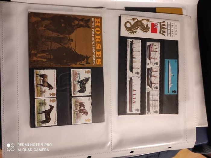 Stamp album UK's Presentation packs x 100