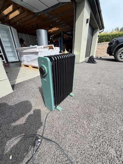 Pelonis Oil Filled Radiator with Thermostat