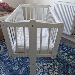 baby crib/swing