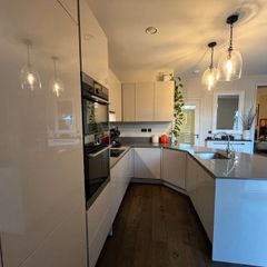 KUBE Modern High-Gloss Kitchen & AEG Appliances