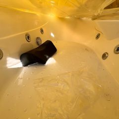 jacuzzi bath/shower