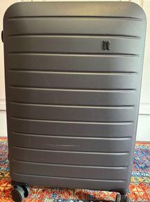 It luggage suitcase medium