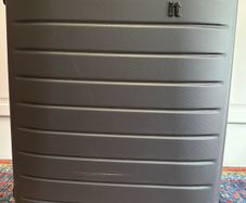 It luggage suitcase medium