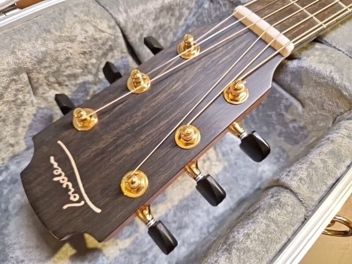 Lowden O-35