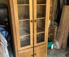 Solid OAK display cabinet.OAK shelves