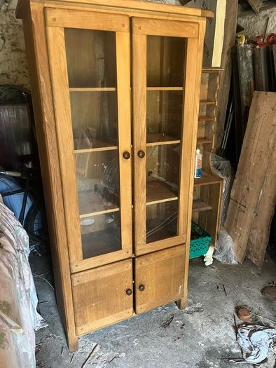 Solid OAK display cabinet.OAK shelves