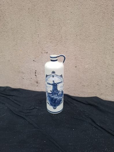 Delft ceramic bottle postage possible