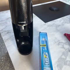 Soda stream with canisters