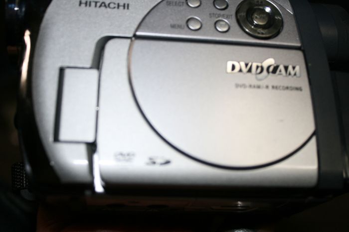 Hitachi DZ-MV3000E PAL DVD and DS  Video Camcorder 10x Optical Zoom 240x Digital Tested & Working.
