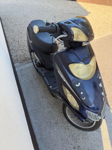 Electric moped