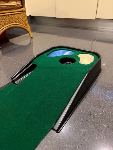 Masters Hazard Putting Mat