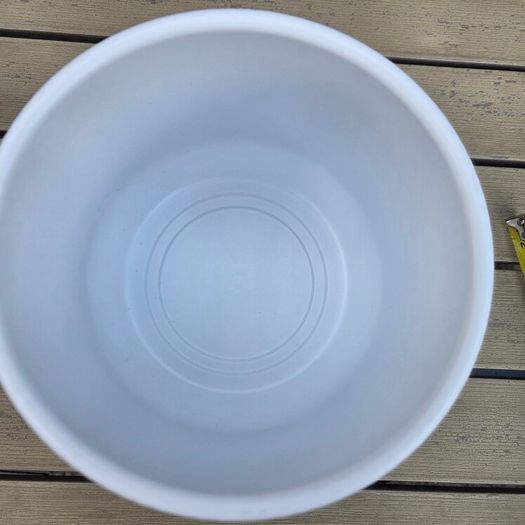 Brand new White Ribbed Ceramic Plant pot Dia 16cm H16cm