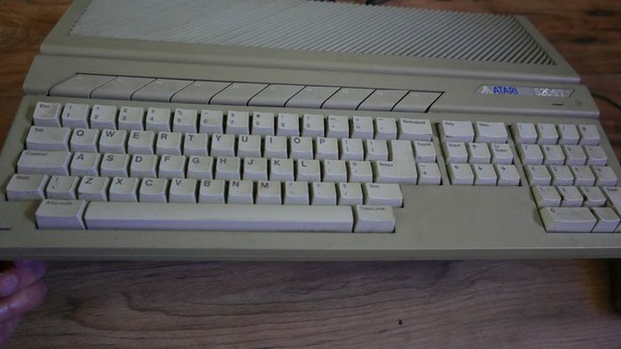 Atari 520st Video Game Keyboard Computer W Mouse  Desktop Vintage (works Well)