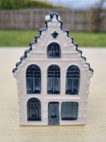 KLM Ceramic Miniature House with Delft's Blue
