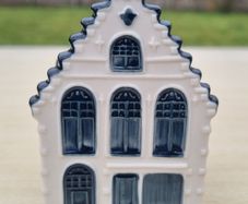 KLM Ceramic Miniature House with Delft's Blue
