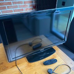 28" Philips TV with remote