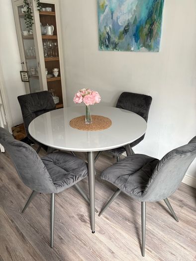 kitchen table and chairs