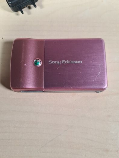 Sony Ericsson T303 pink mobile phone and speakers MPS-60