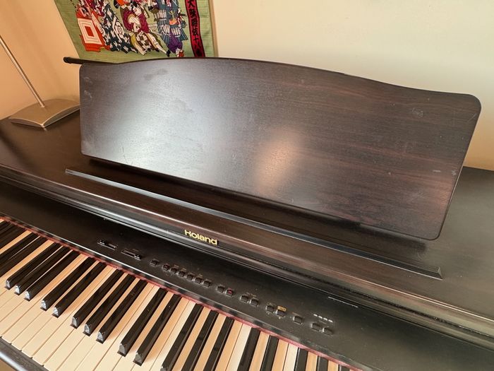 Roland HP-236 88-Key Digital Piano + Roland Sustain Pedal + Piano Bench