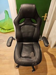 ..:: Free gaming chair in decent condition ::..