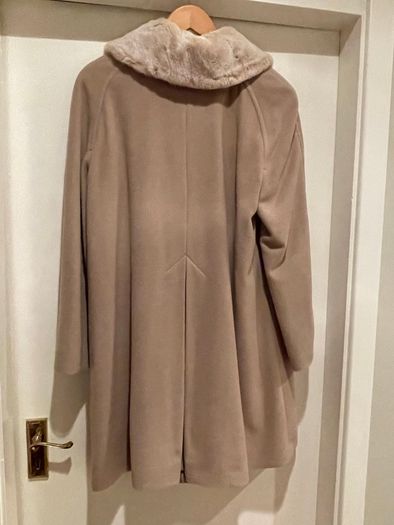 Jaques Vert Beige Coat Sz 16 with 'off-cream' Fake Fur Collar