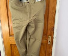 Uniqlo straight chino pant