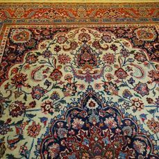 Huge P.ersian Medallion Rug 3.55m x 2.55m (MED)