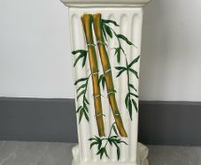 Pedestal stand