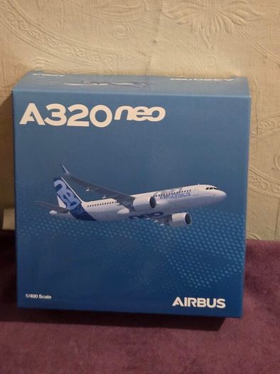 Brand New Airbus A320 Neo scale model 1/400
