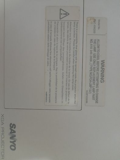 Proyector Sanyo and screen