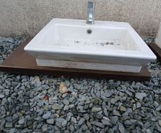2x sinks floating
