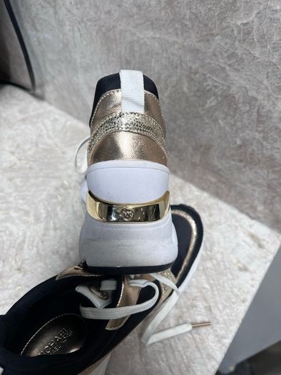 trainers MK