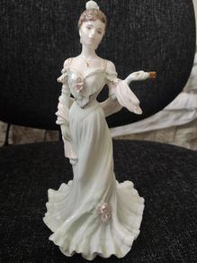 Bone China Figurine Clementine Debute