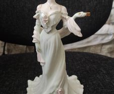 Bone China Figurine Clementine Debute