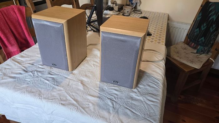 Classic HiFi System Cambridge Audio Amp plus Eltax Speakers