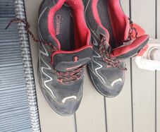 Steel toe work shoes