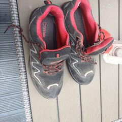 Steel toe work shoes