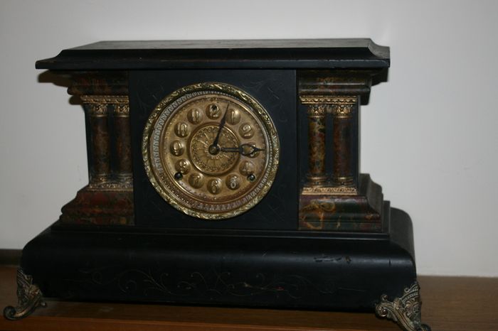 Vintage Clock (in working order )